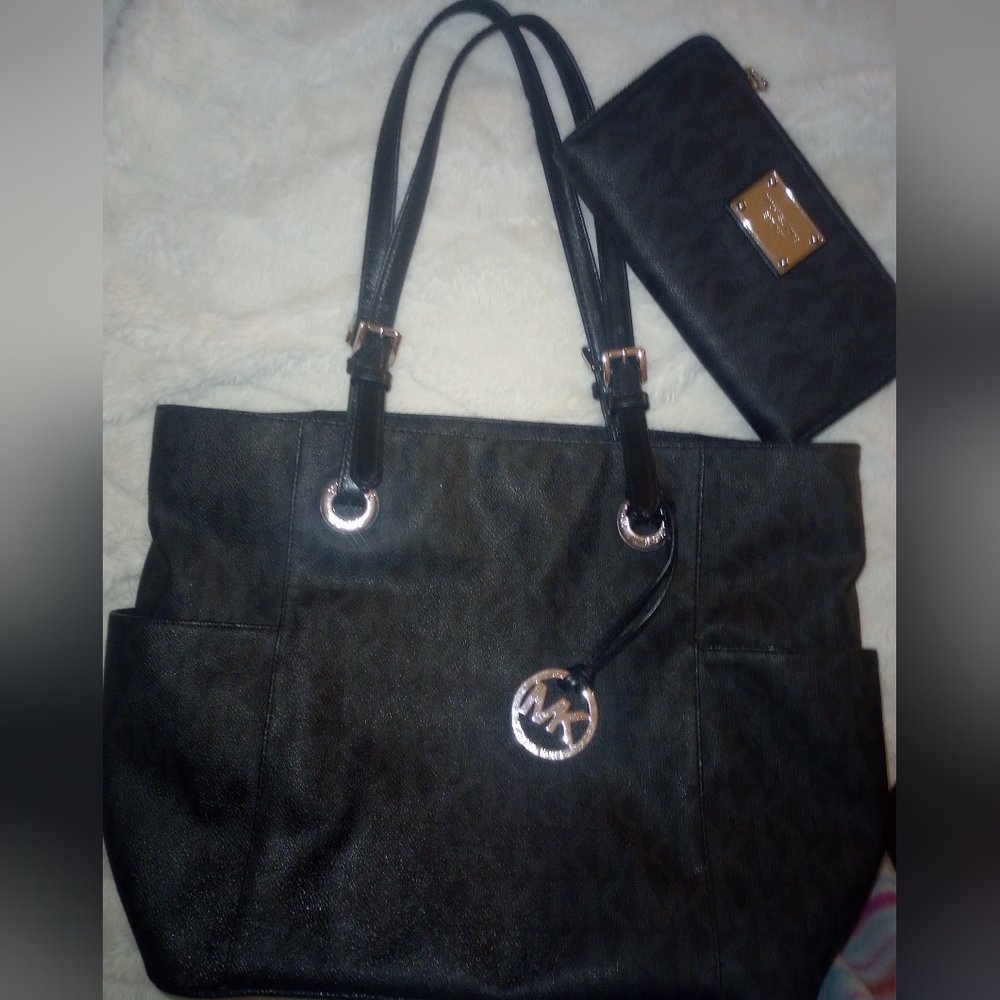 Michael Kors Black Jet Set- Wallet And Tote
